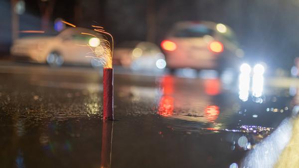 Knallkörper auf Straße