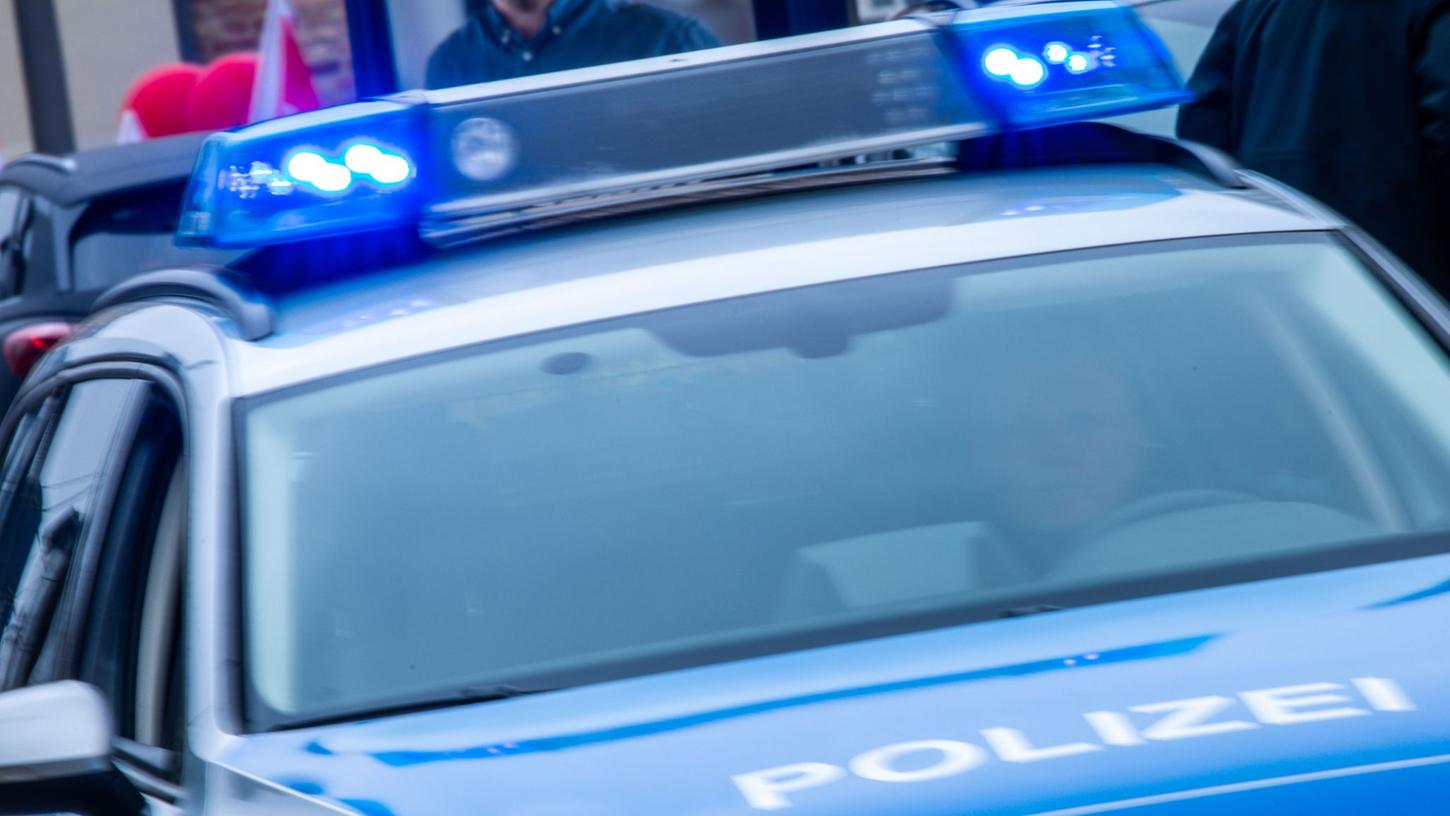 Als die Polizisten den Streit schlichten wollten, griff der Mann an. Als die Polizisten den Streit schlichten wollten, griff der Mann an.