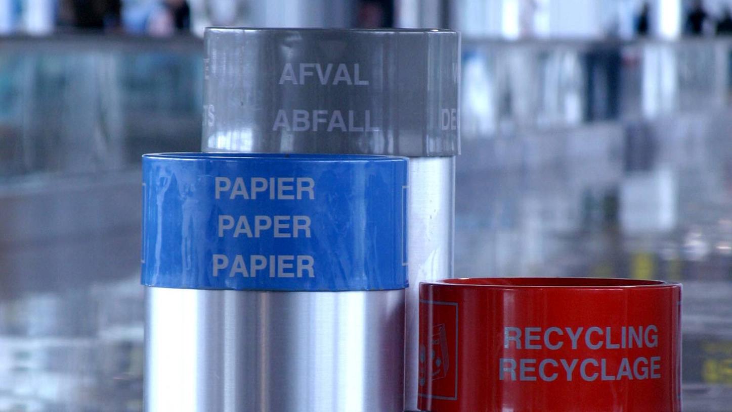 So oder ähnlich sehen in der Regel die Recycling-Systeme an Flughäfen aus (Symbolbild). So oder ähnlich sehen in der Regel die Recycling-Systeme an Flughäfen aus (Symbolbild).