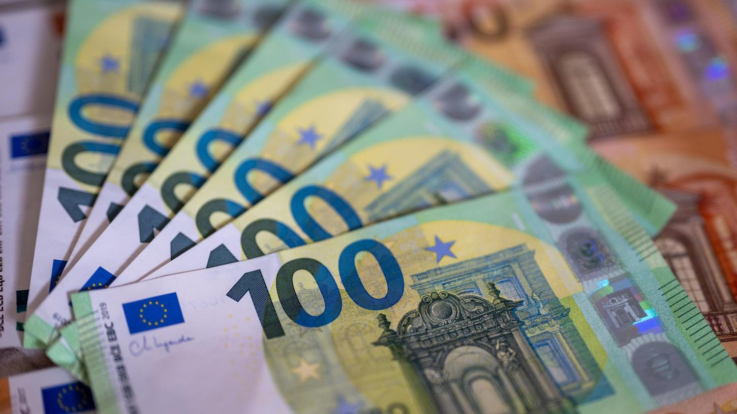 Reichlich Bargeld wurde einem Senior in Dinkelsbühl gestohlen. Reichlich Bargeld wurde einem Senior in Dinkelsbühl gestohlen.