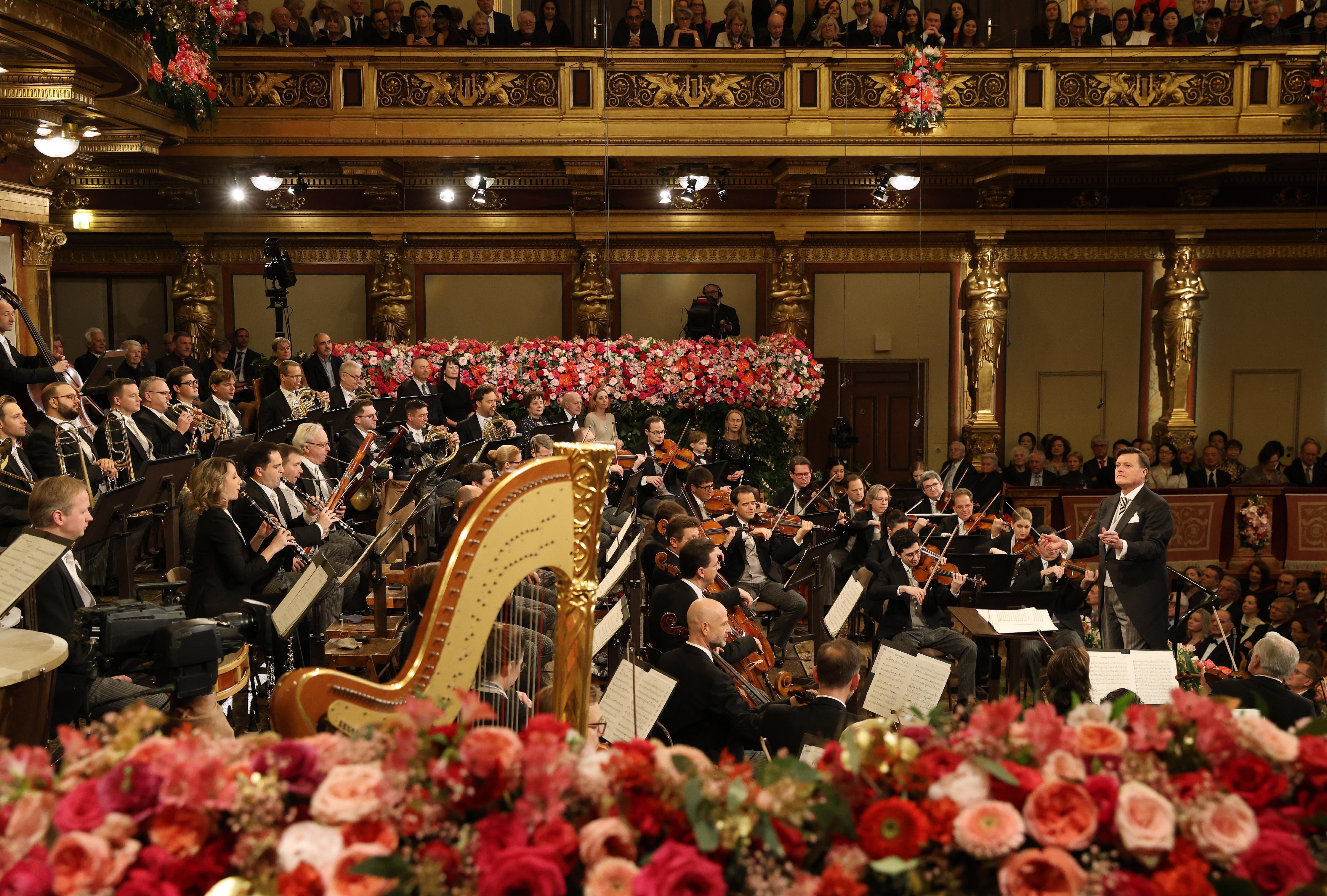 So war das Neujahrskonzert der Wiener Philharmoniker mit Dirigent ...