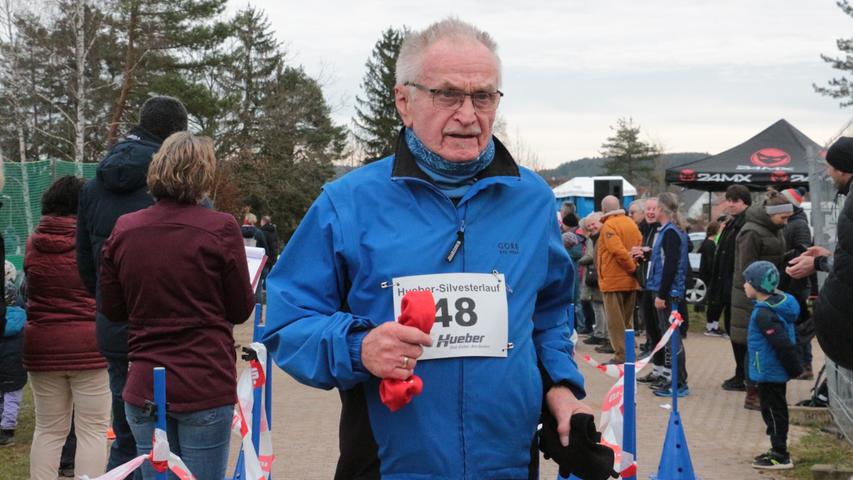 Willi Weber aus Pleinfeld war der älteste Teilnehmer und absolvierte in Pleinfeld den Hobbylauf. Der frühere Weißenburger Schulrektor ist inzwischen 79 Jahre alt.