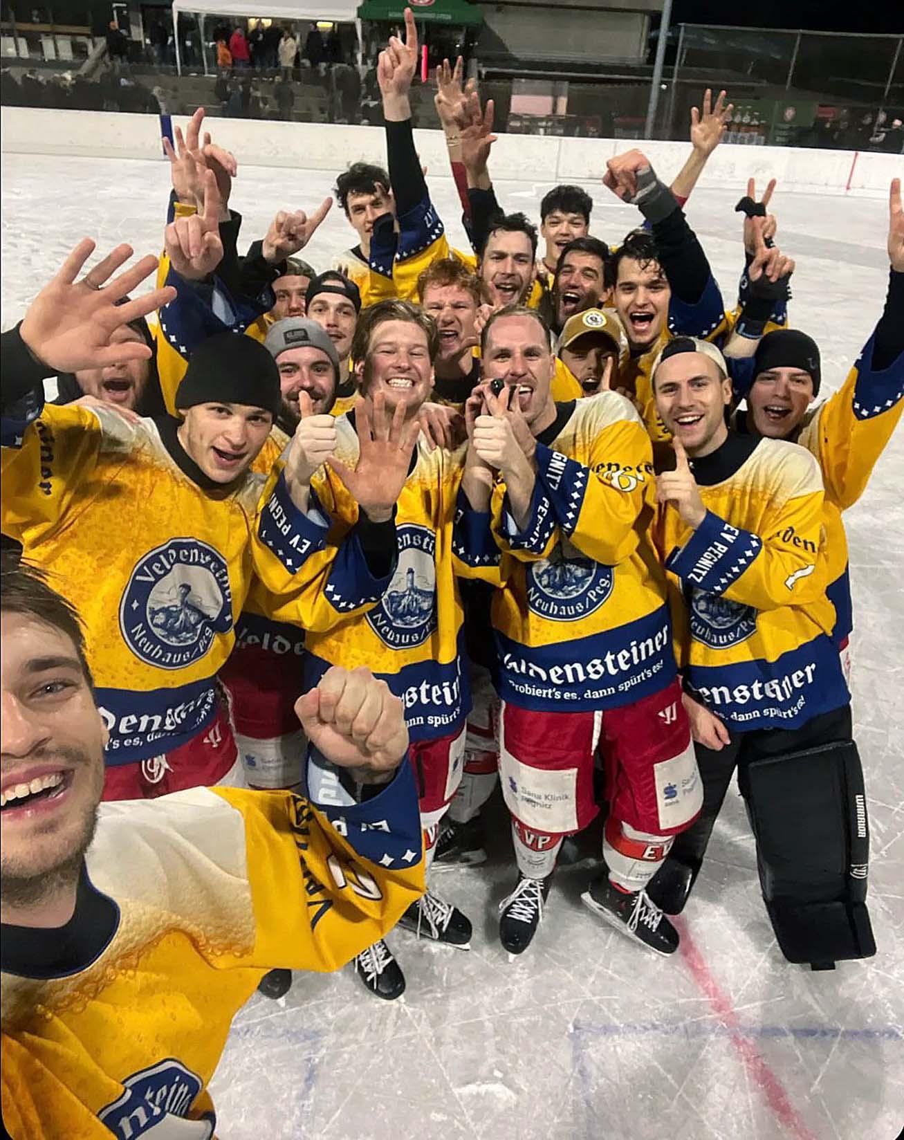 Furiose Ice Dogs: Neun Tore gegen die Trostberg Chiefs beim neunten ...