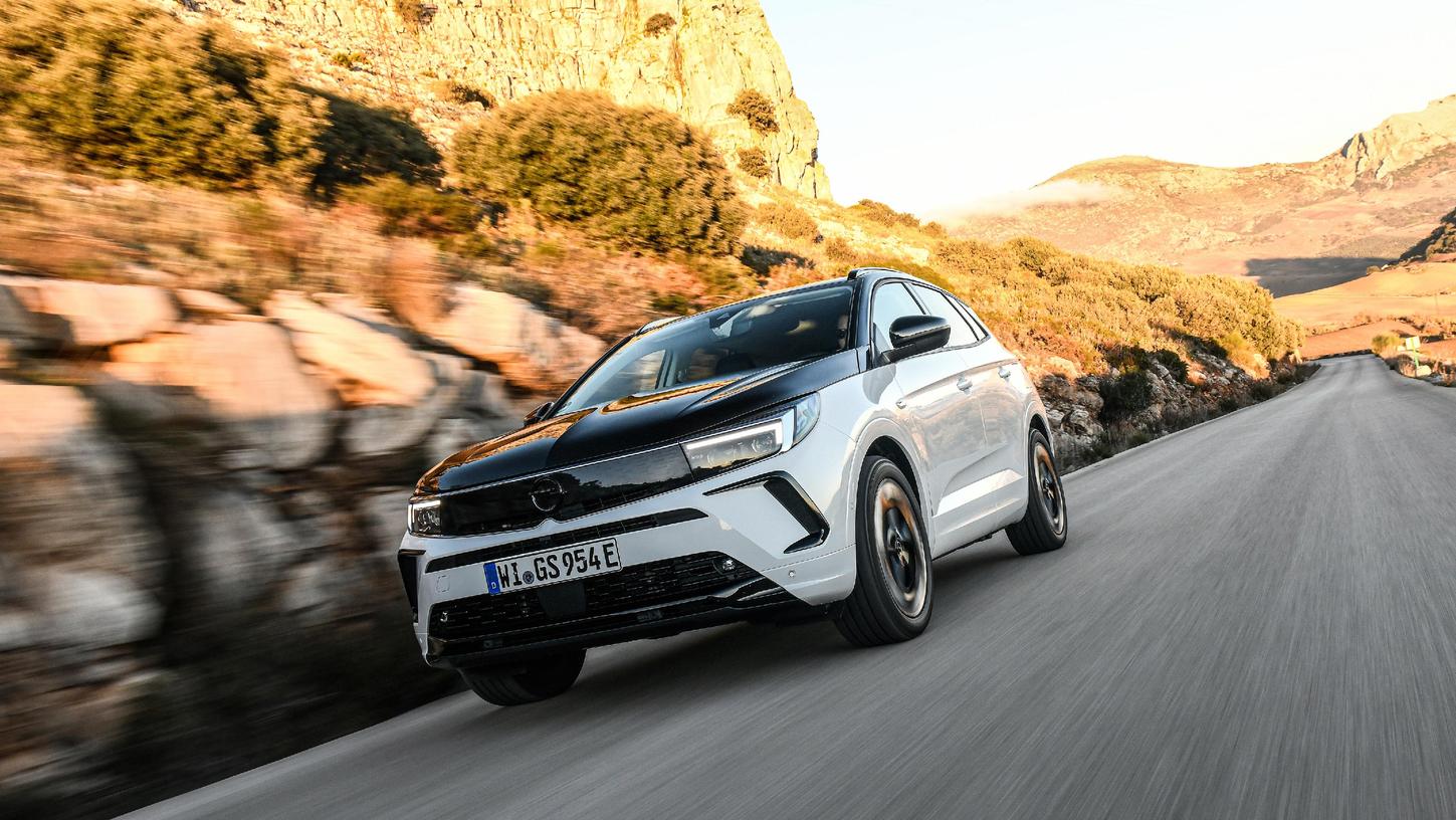 Die Motorhaube in Diamantschwarz hat der GSe exklusiv. Sie kostet 350 Euro Aufpreis. Die Motorhaube in Diamantschwarz hat der GSe exklusiv. Sie kostet 350 Euro Aufpreis.