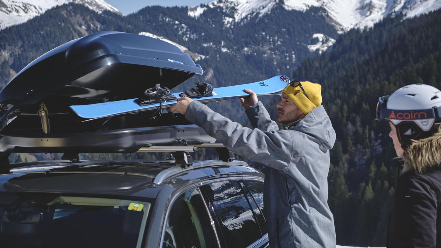 Nicht nur bei der Fahrt in den Winterurlaub leistet eine Dachbox gute Dienste. Nicht nur bei der Fahrt in den Winterurlaub leistet eine Dachbox gute Dienste.