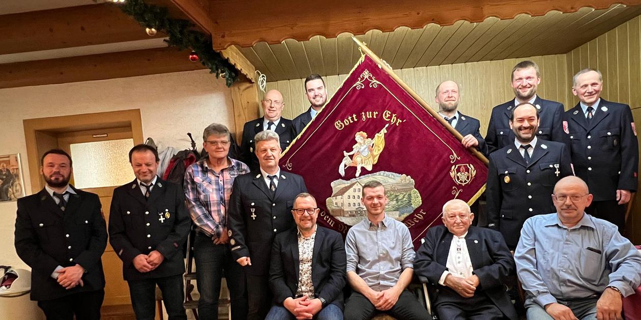 90 Jahre und noch bei der Feuerwehr Stöppacher EhrenKommandant Peter