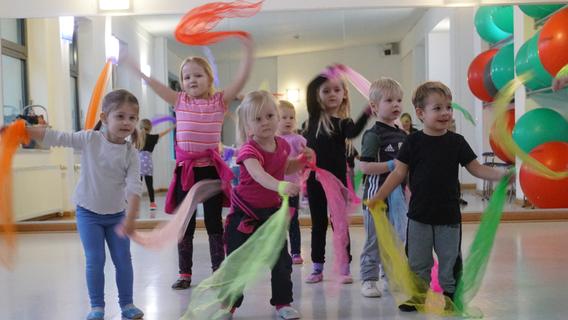 "FG Minis" in Auerbach: Zum Tanzen ist man nie zu jung