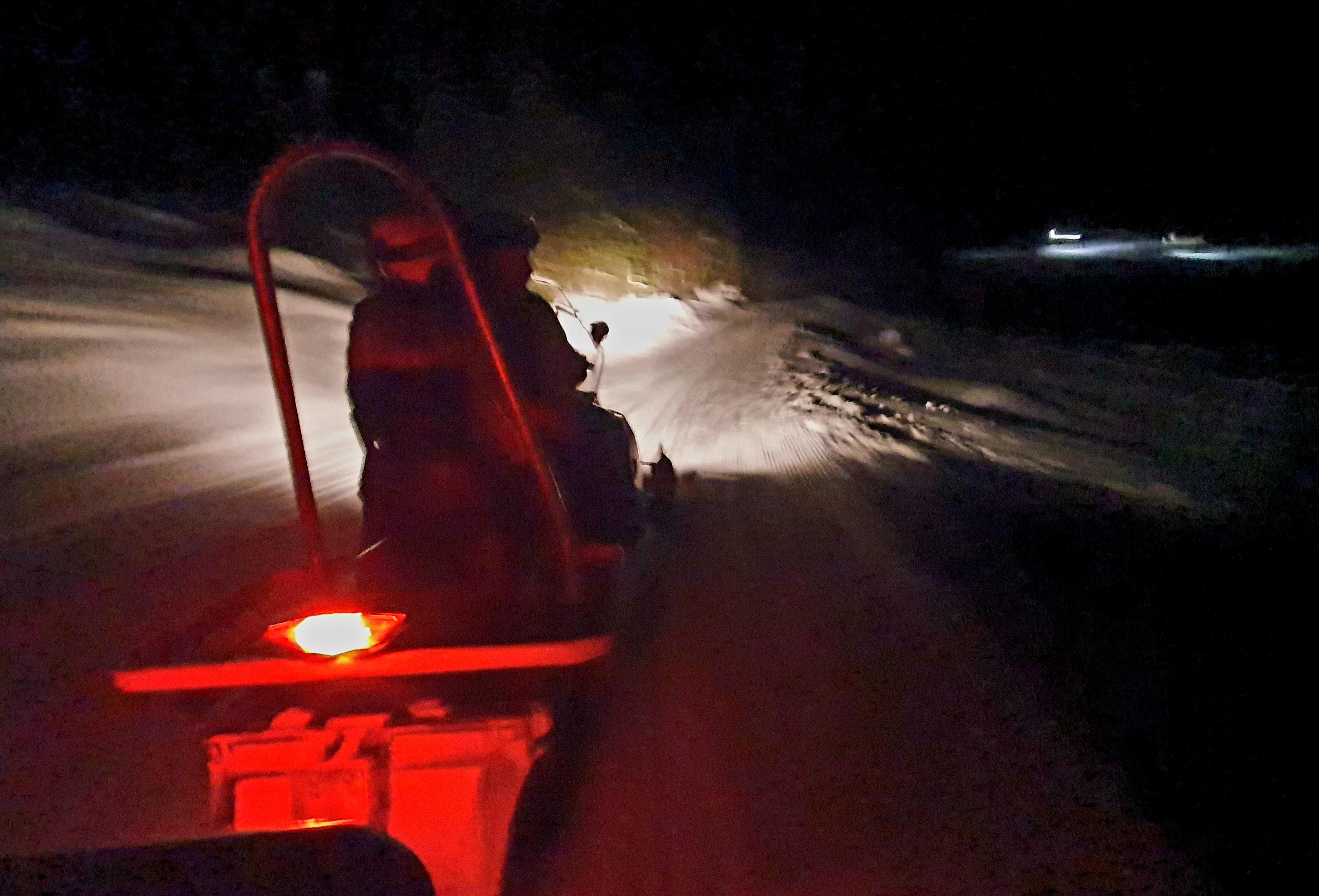 Auf der nahen Gnadenalm fahren Sie mit dem Motorschlitten Besucher zur Rodelbahn. 