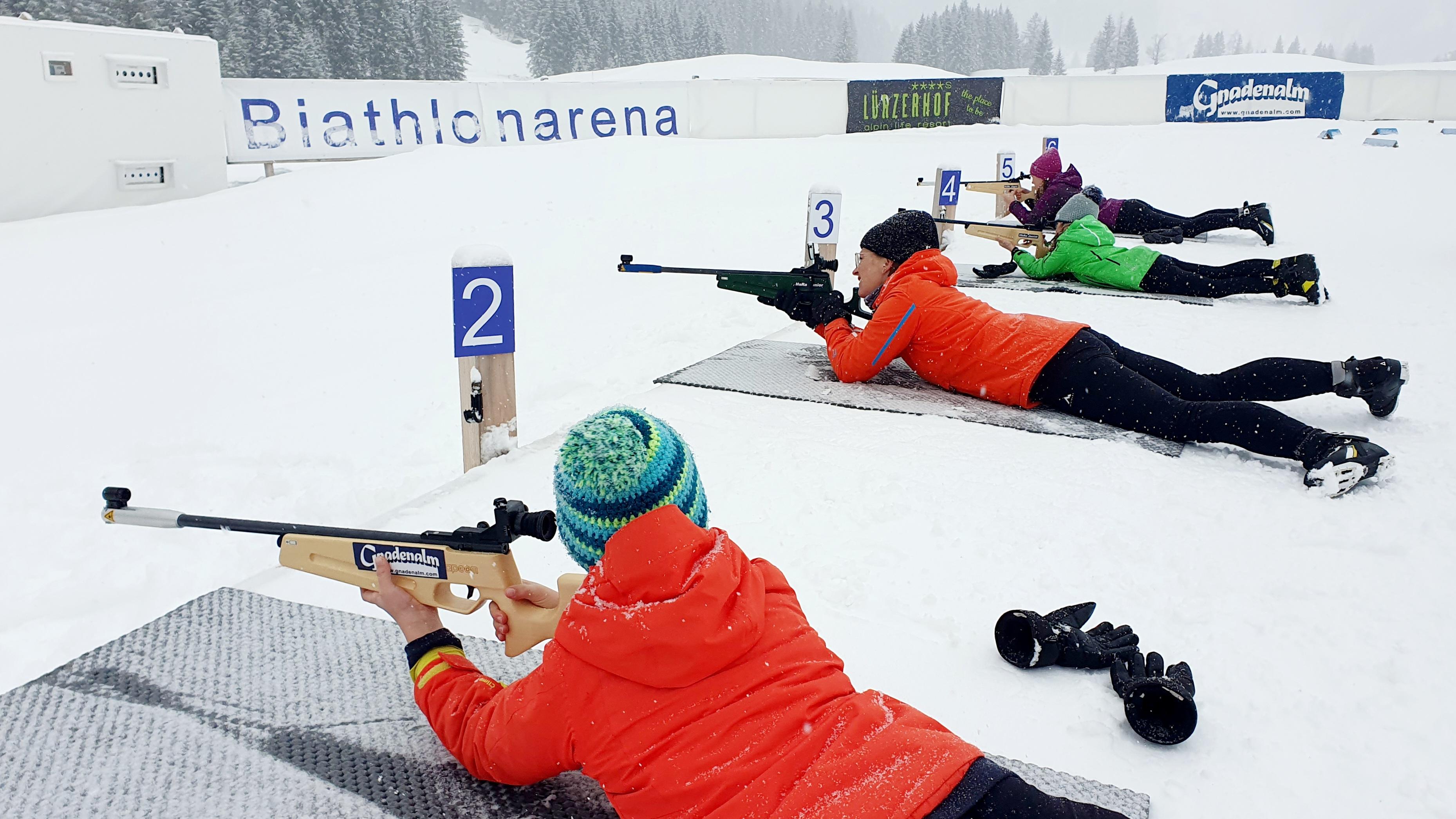 Familienskifahren in Obertauern, Salzburger Land.