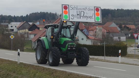 Bauernprotest im Landkreis Neumarkt: Hunderte Traktoren und Lastwagen auf den Straßen