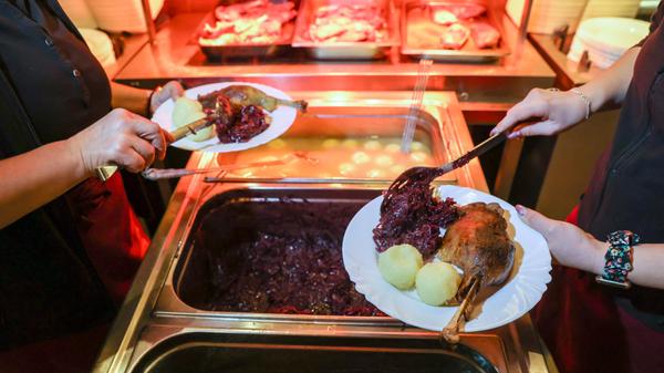 Jeder zehnte Erwerbstätige muss an Heiligabend arbeiten