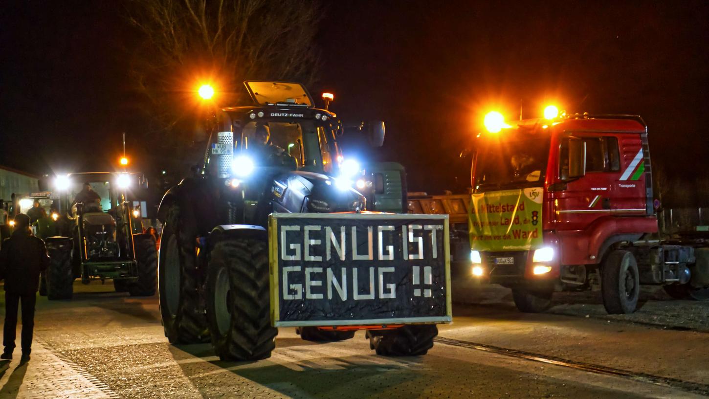 Zur Demonstration am Schießwasen in Gunzenhausen waren am Dienstagabend, 10. Januar, über 1000 Traktoren aus der Region gekommen.