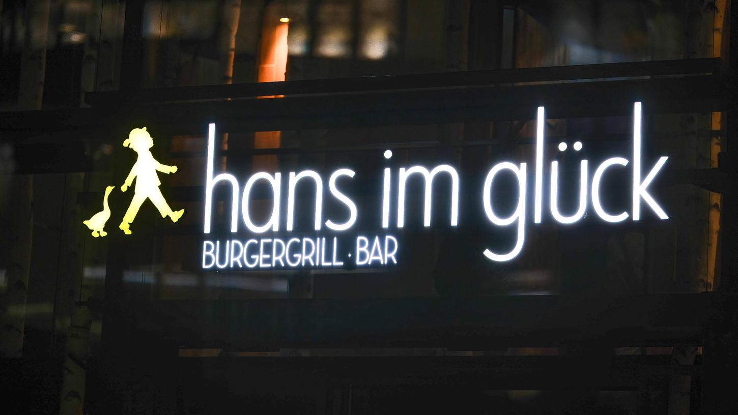 Auch in Nürnberg und Erlangen gibt es Filialen der Burgerkette "Hans im Glück", die sich nach den Vorwürfen von ihrem Miteigner Hans Christian Limmer getrennt hat.