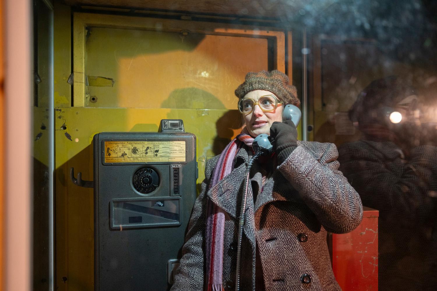 Nicht alles läuft nach dem Plan von Barbara Wengert (Luise Hagedise Bernburg). Hektische Aktivitäten sind die Folge. 