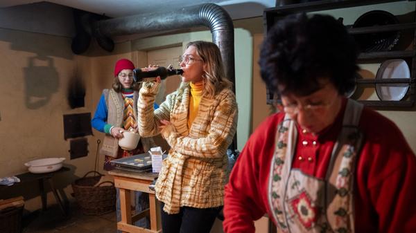 Im Hause Strifler herrscht dicke Luft. Conny will sich nicht in ihr Privatleben reinreden lassen.