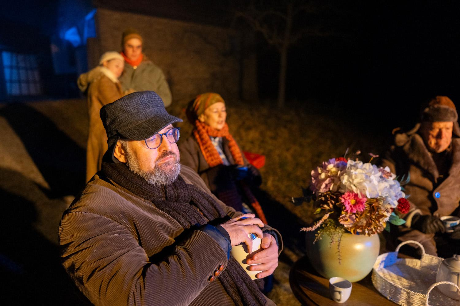 Kollektives Erinnern ist vor dem abgebrannten Geiger-Hof angesagt. 