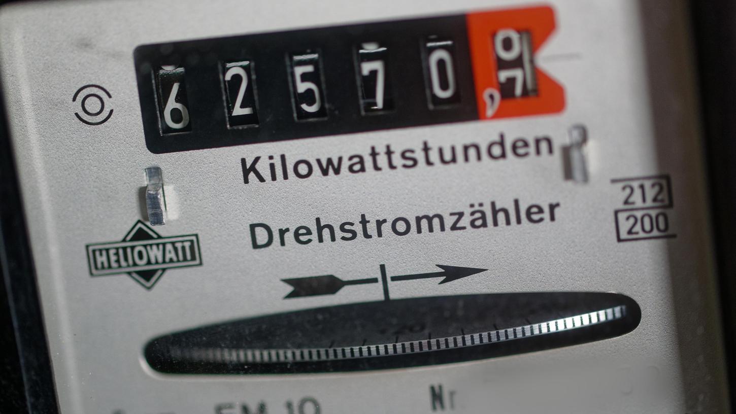 Der Netzbetreiber hat die Menschen in Baden-Württemberg am Montag zum Sparen aufgerufen, damit eine Überlastung des Netzes und ein Blackout verhindert werden (Symbolbild). 