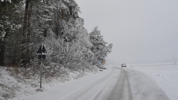 Wintereinbruch im Landkreis Neumarkt sorgt für jede Menge Ausrutscher auf weißen Straßen