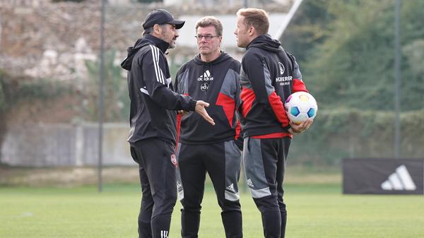 Auch der Vorstand Sport Dieter Hecking und Sportdirektor Olaf Rebbe waren in Spanien mit dabei.
