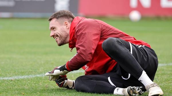 Christian Mathenia arbeitete nach seinem Muskelfaserriss in Marbella mit Reha-Coach Gerald Stürzenhofecker individuell oder im Kraftraum.