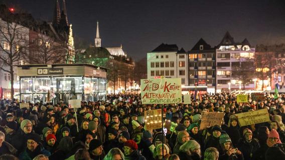 Gegend "komplett ausgelastet": 30.000 Menschen demonstrieren in Köln gegen die AfD