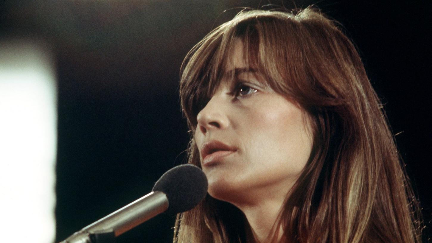 Die französische Sängerin Francoise Hardy bei einem Auftritt im September 1973 in der Musiksendung "Pop 73". Jetzt wird die Musik-Ikone schon 80 Jahre alt. (Archivbild)