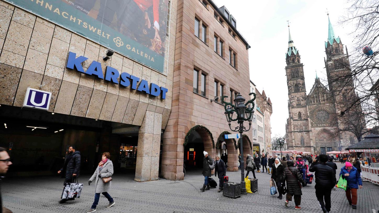 Galeria Karstadt Kaufhof hat vor einigen Tagen Insolvenzantrag gestellt. Was mit dem Warenhaus in der Nürnberger Innenstadt geschieht, ist derzeit unklar. 