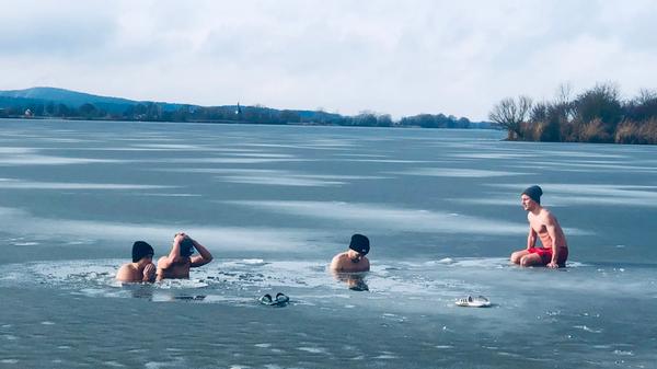 Das Freibad Langensee lädt am Sonntag, 21. Januar, zum Eisbaden ein. Der kalte Spaß beginnt um 11 Uhr.
