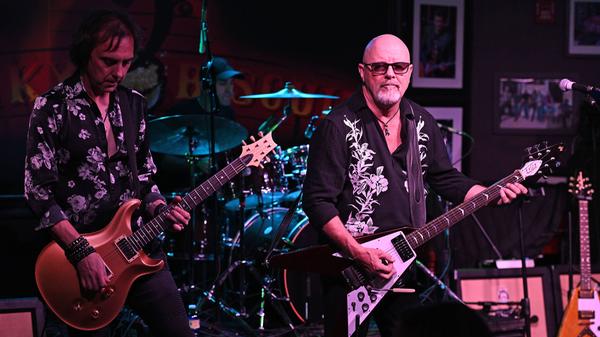 Von Folk, Blues und Jazz bis hin zu Pedal-to-the-Metal Rock und Electronica: Egal in welchem Stil, WISHBONE ASH’s lassen Bands wie Thin Lizzy, Lynyrd Skynyrd, Iron Maiden und Opeth auferstehen. Am Sonntag, 21. Januar, kommt die Rock-Band nach Nürnberg, genauer gesagt in den Hirsch. Ab 20 Uhr geht es los, Einlass ist um 19 Uhr.