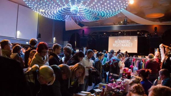 Der Nachtflohmarkt im Parks ist zurück! Am Freitag, 19. Januar erwartet Besucherinnen und Besucher ab 18 Uhr eine Auswahl an Second-Hand-Klamotten, Schuhen, Taschen, Schmuck, Deko und mehr. Auf der Speisekarte steht Thai Streetfood und für Stimmung sorgen DJs.
