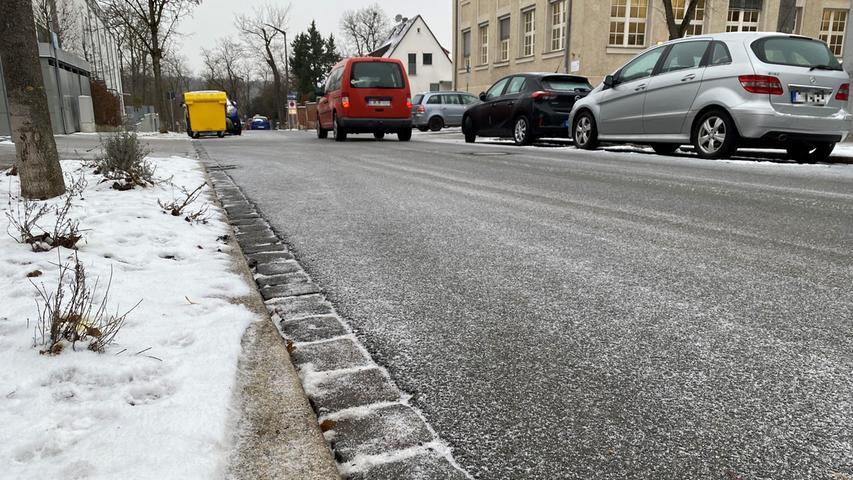 Auch in Fürth setzte am Vormittag der Eisregen ein. Hier ein Bild aus der Fichtenstraße.