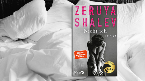 Viele Jahre lang hat Zeruya Shalev ihren ersten Roman nicht mehr zur Hand genommen. Ein Unbehagen erfüllte sie, wenn sie an "Nicht ich" dachte. Sieben dicke Bücher und 30 Jahre später hat sie sich mit ihrem Debüt ausgesöhnt, das jetzt erstmals auch in deutscher Übersetzung erschienen ist. Israels bekannteste Schriftstellerin lässt darin eine namenlose junge Frau erzählen, die für ihren Geliebten Mann und Kind verlässt. Damit kommt sie nicht klar, sie taumelt durchs Leben, in ihrem Kopf herrscht Chaos, alles liegt in Scherben. Intensiv und verstörend zeigt sich schon viel von Zeruya Shalevs Stärken: eine enorme erzählerische Kraft, ein messerscharfer Blick auf das emotionale Innenleben ihrer Heldinnen und eine schmerzhafte Ehrlichkeit. (Berlin Verlag, 24 Euro) Gabi Eisenack