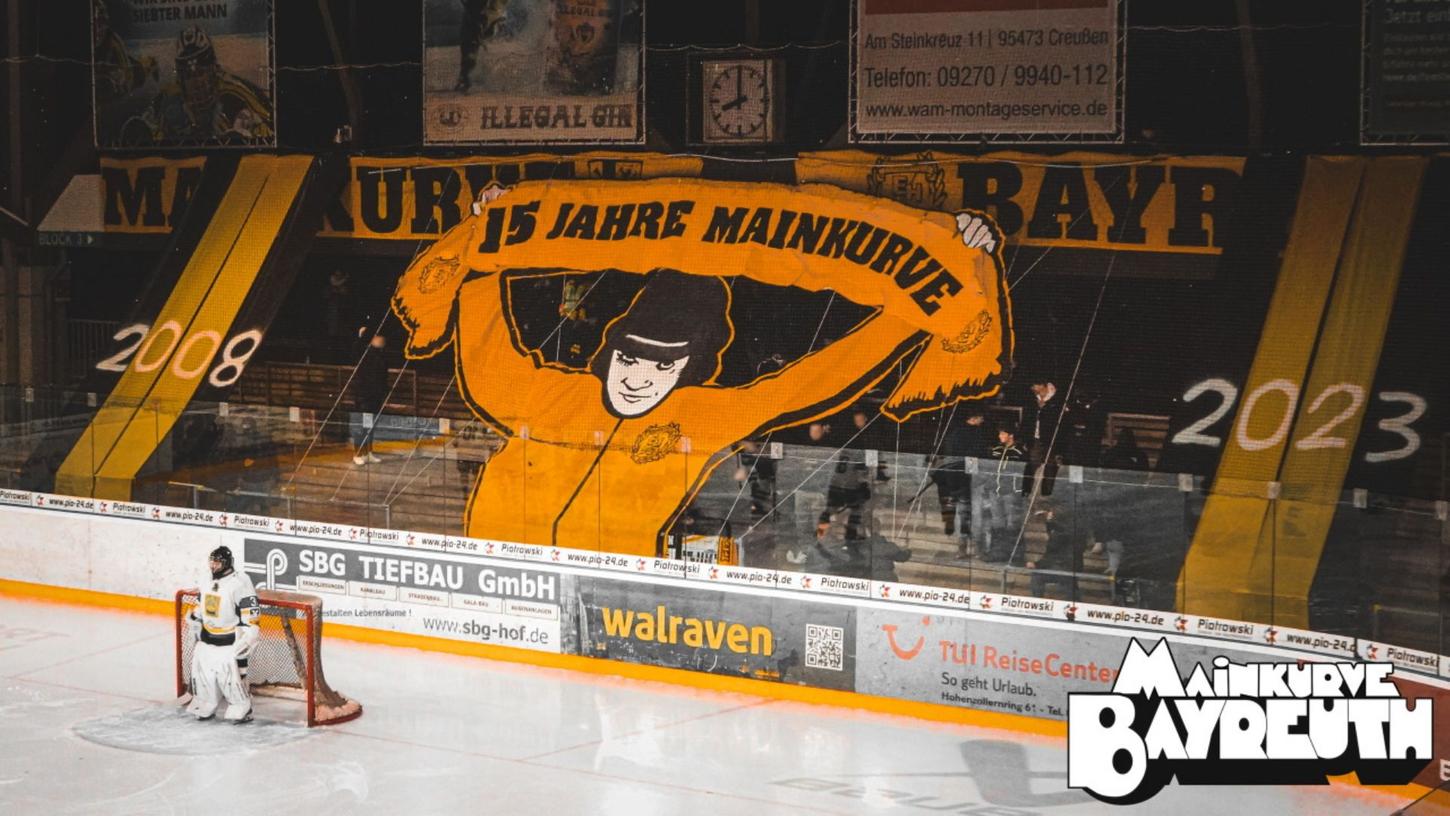 Angesichts ausstehender Zahlungen ergreift der Stammverein drastische Maßnahmen - auch die Fans wenden sich von der Bayreuth Tigers Eishockey GmbH ab.