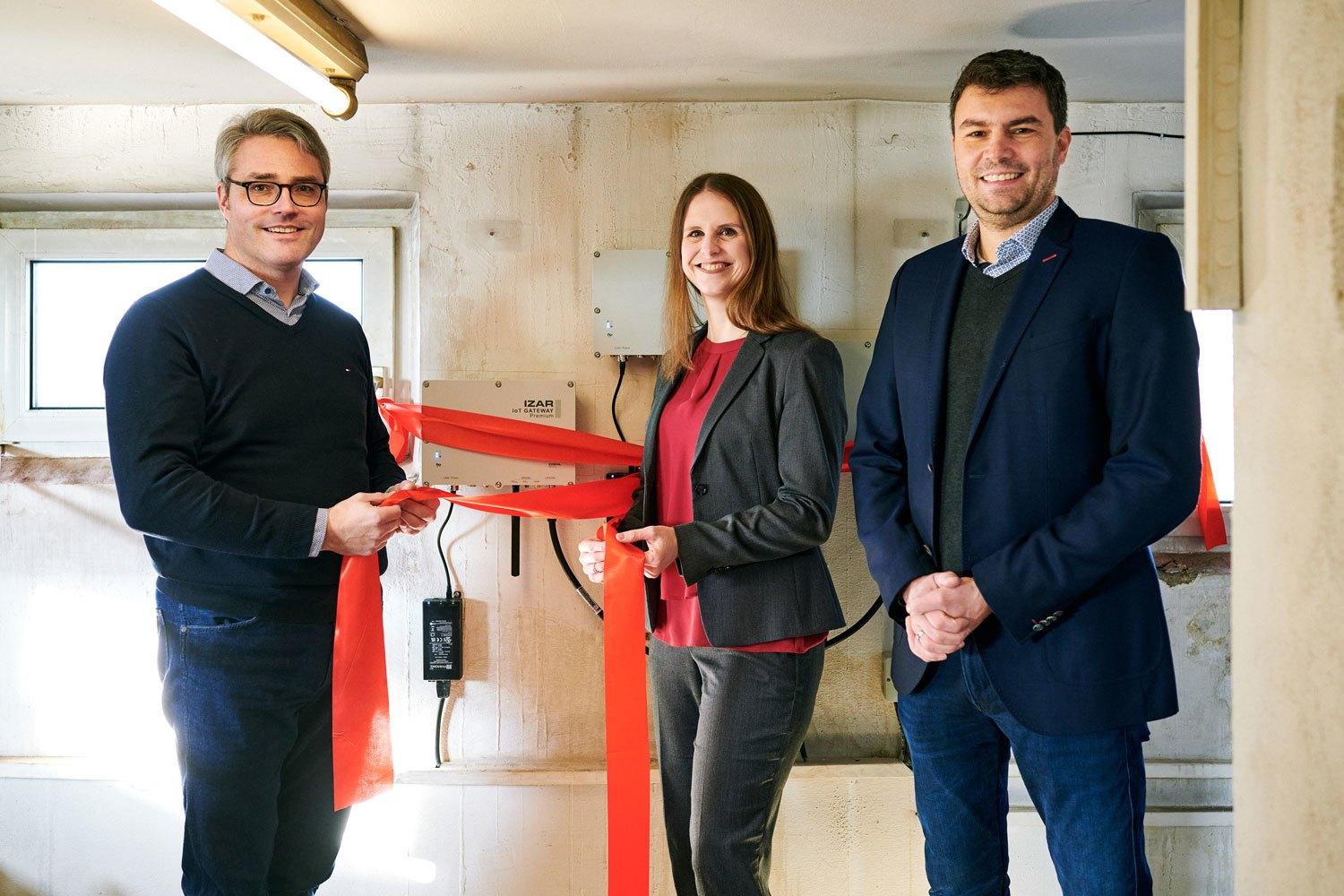 Pilotprojekt in Schwabach Mit einer Antenne im Eichwasen lesen die