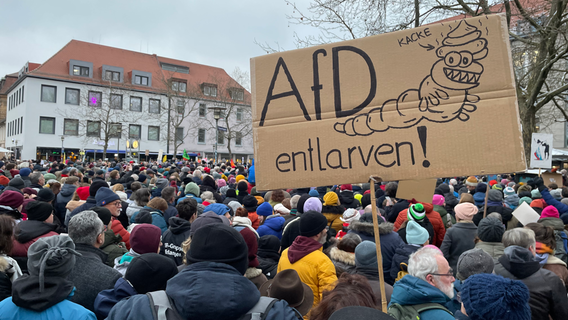 Entsetzen über rechtsextreme Deportationspläne: Mehr als 4000 Menschen bei AfD-Demo in Erlangen