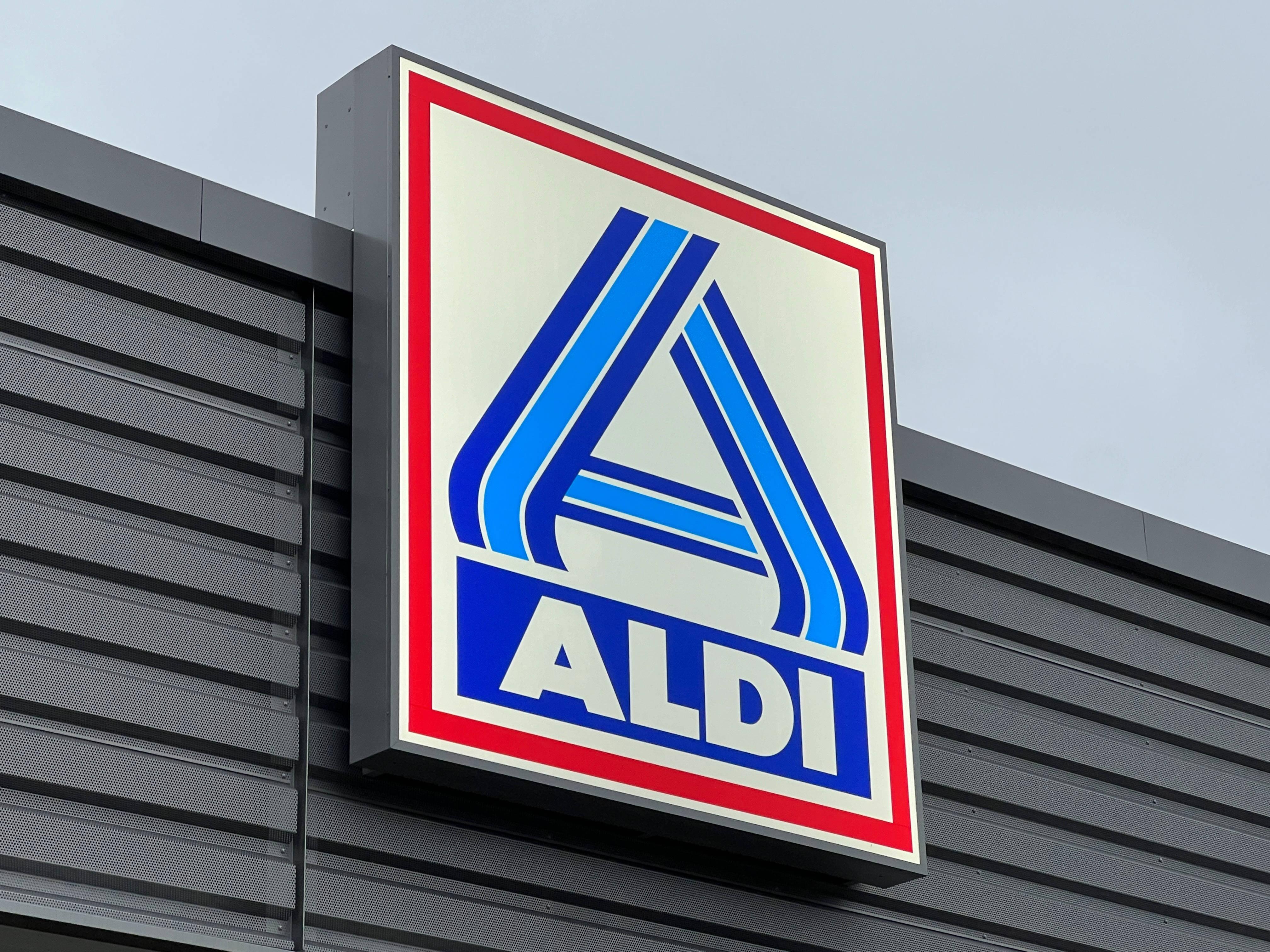 "Menschenfleisch, 250 Gramm, 0,99 Euro": Mann Macht Bei Aldi-Einkauf ...