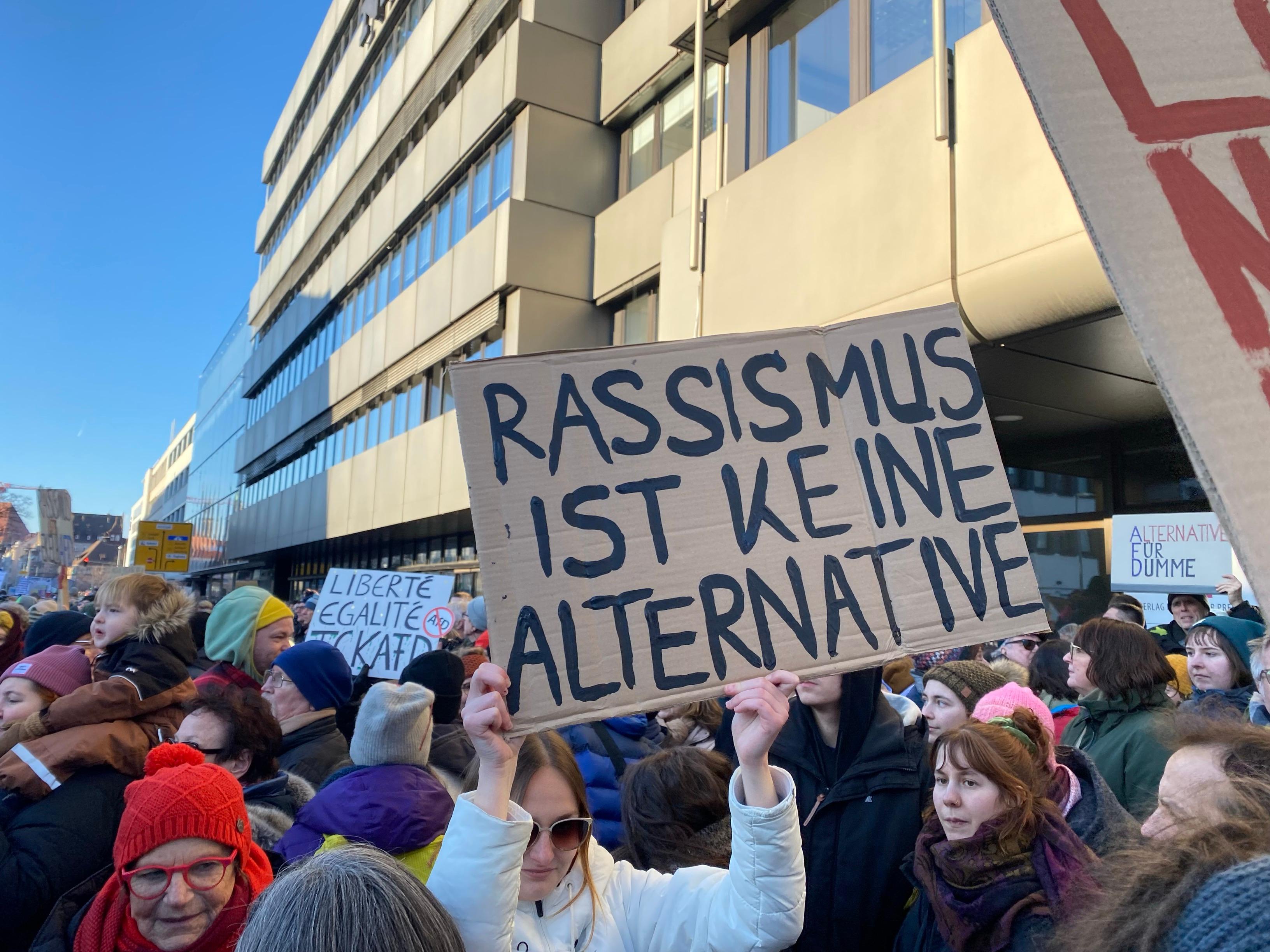 Zahllose Plakate mit kreativen Sprüchen hielten die Demonstranten am Samstag in die Luft.