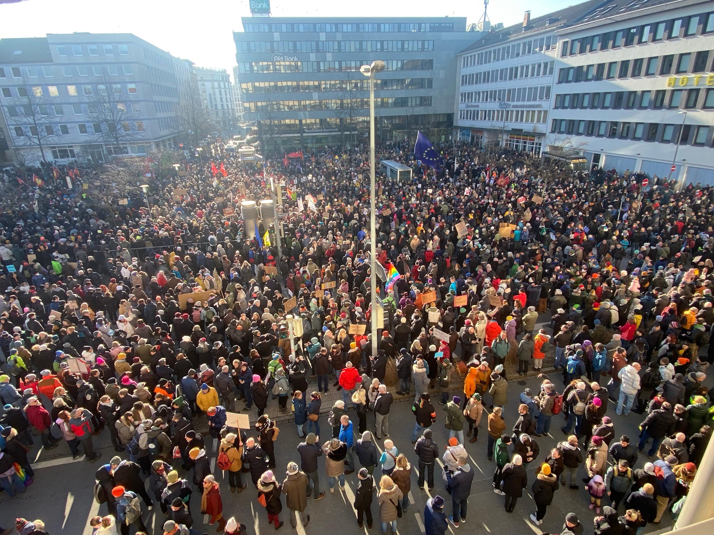Perfektes Wetter zum Demonstrieren gegen die AfD.