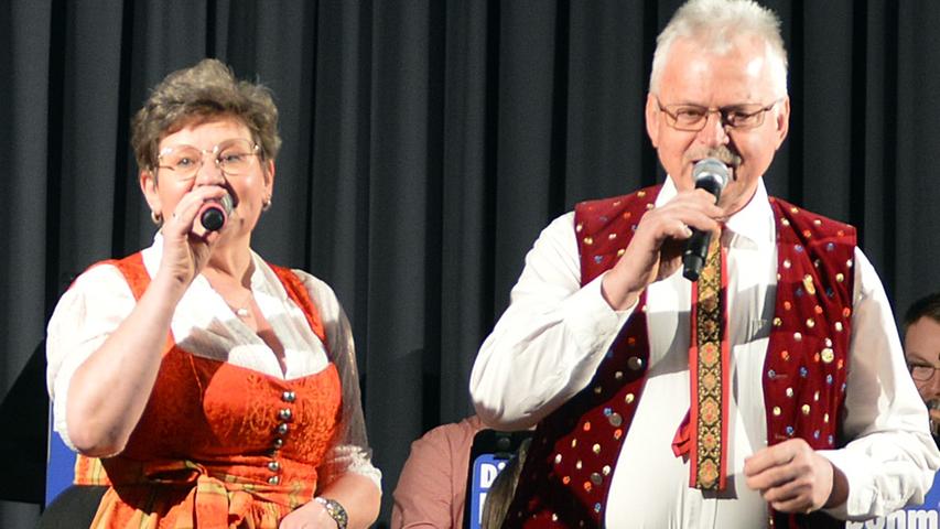 Das Gesangs-Duo Andrea Bühler und Albert Gottwald von der "Original Burgenlandkapelle" begeisterte das Publikum.