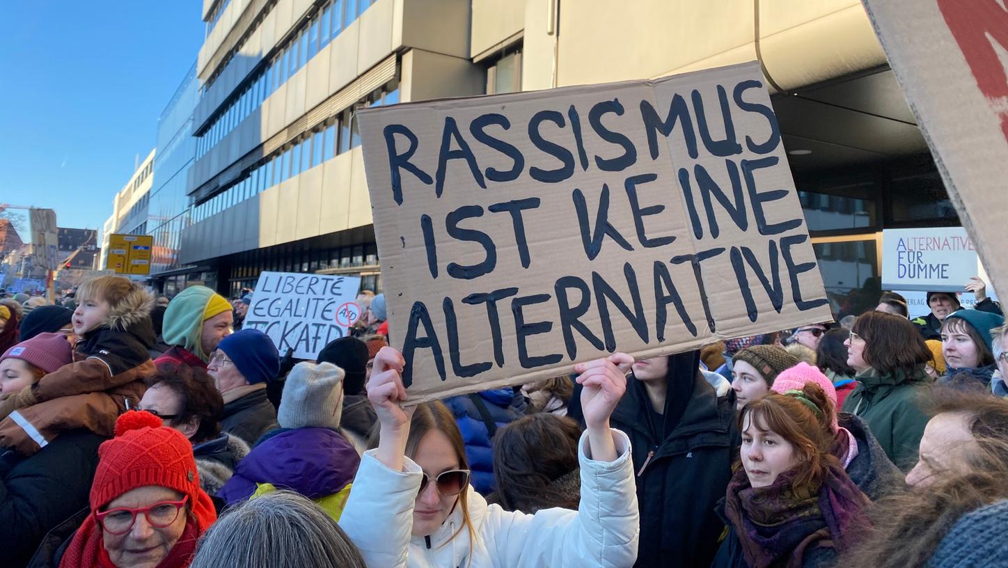 Demo gegen Rechts auf dem Willy-Brandt-Platz in Nürnberg.