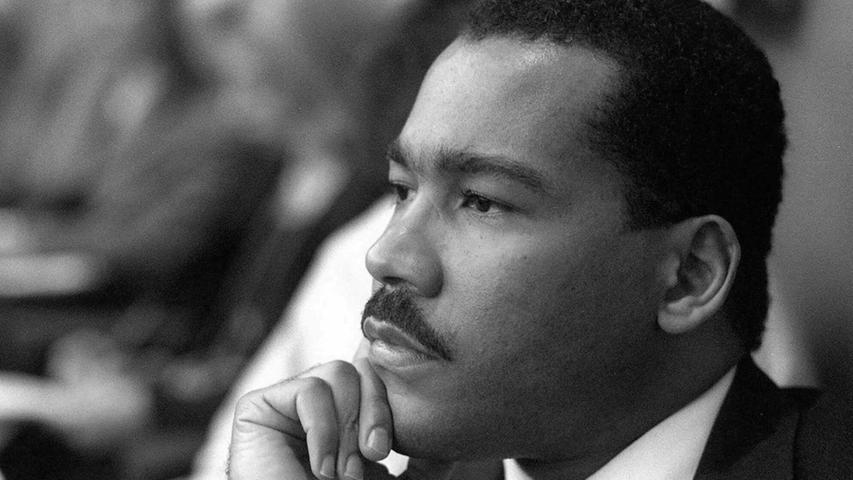 Der jüngste Sohn des Bürgerrechtlers Martin Luther King (1929-1968) hat den Kampf gegen den Prostatakrebs verloren. Er starb im Alter von 62 Jahren. Dexter Scott King, der 1961 geboren wurde, hatte das Vermächtnis seines Vaters, die Organisation "King Center" in Atlanta jahrelang geleitet.