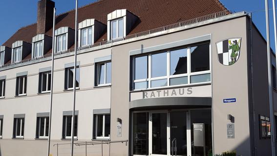 Nachbarn streiten, Stadtrat Baiersdorf entscheidet: Ruf nach öffentlichen Parkplätzen in Igelsdorf