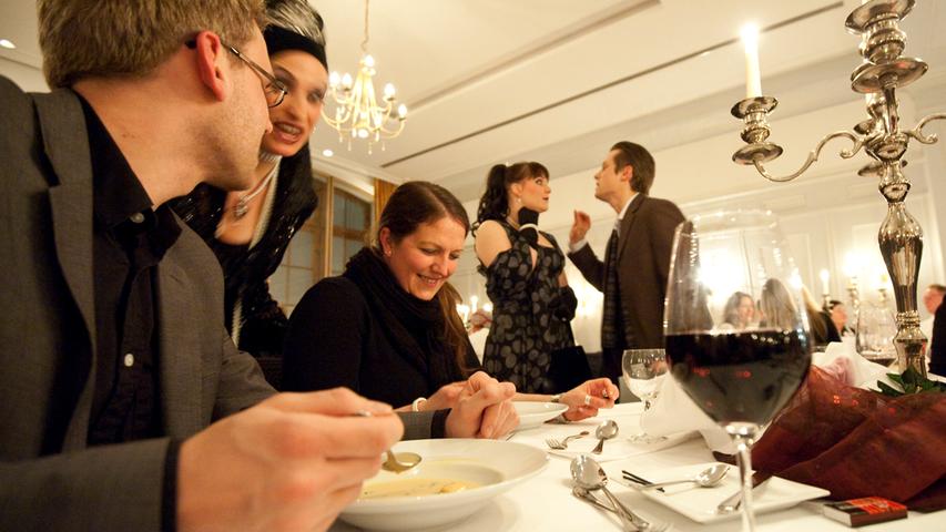 Ein erstklassiges Dinner eingebettet in eine spannende Krimigeschichte serviert das Nürnberger Grand Hotel diesen Sonntag seinen Gästen. Los geht's um 19 Uhr.