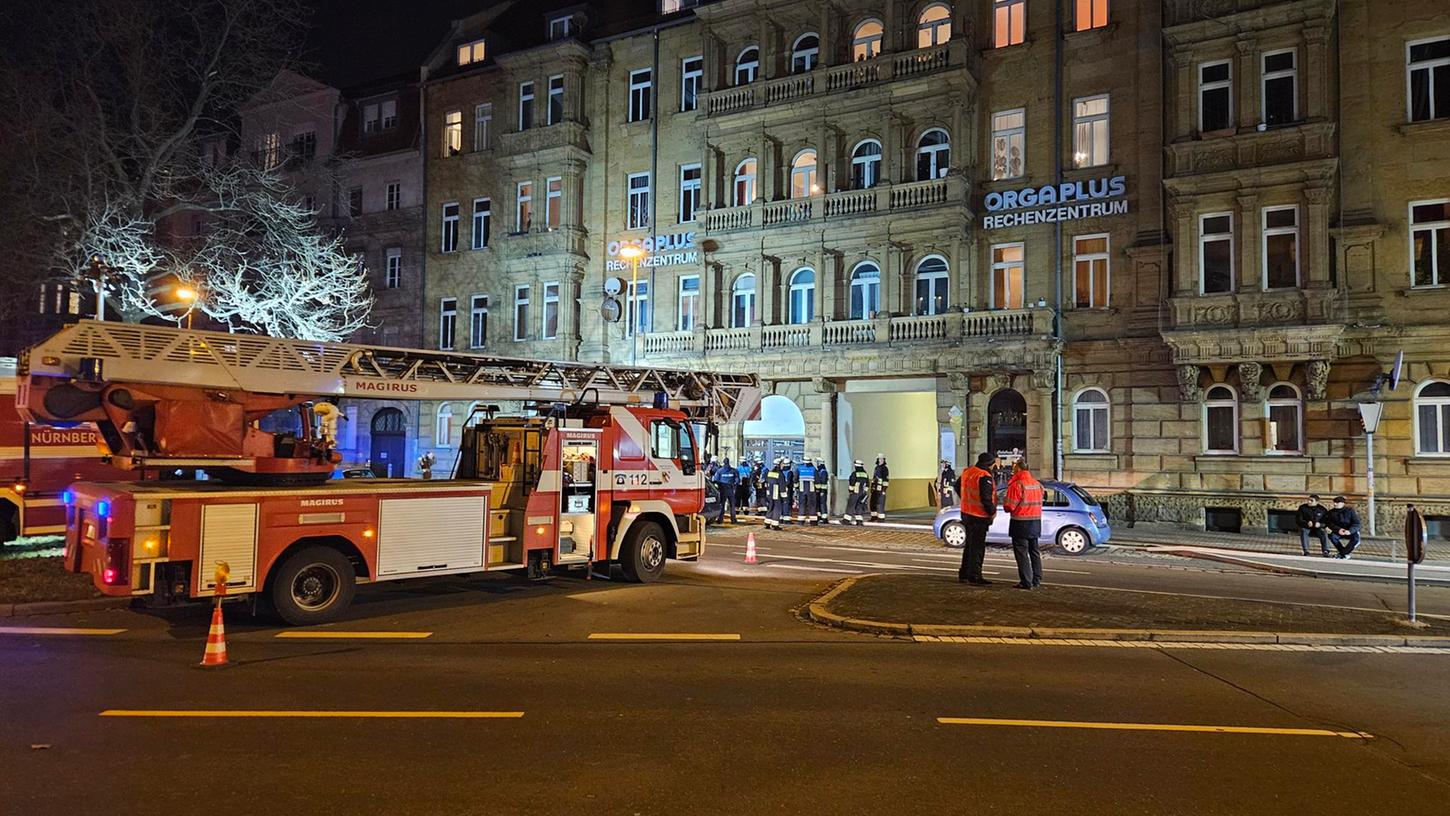 In der Fürther Straße in Nürnberg ist es zu einem Brand in einem Wohnhaus gekommen.
