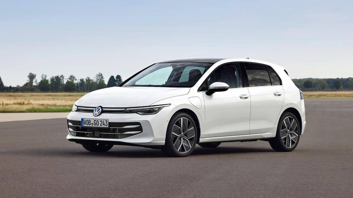 VW wertet den Golf auf. Als e-Hybrid (Foto) oder GTE schafft er bis zu hundert Kilometer elektrische Reichweite.