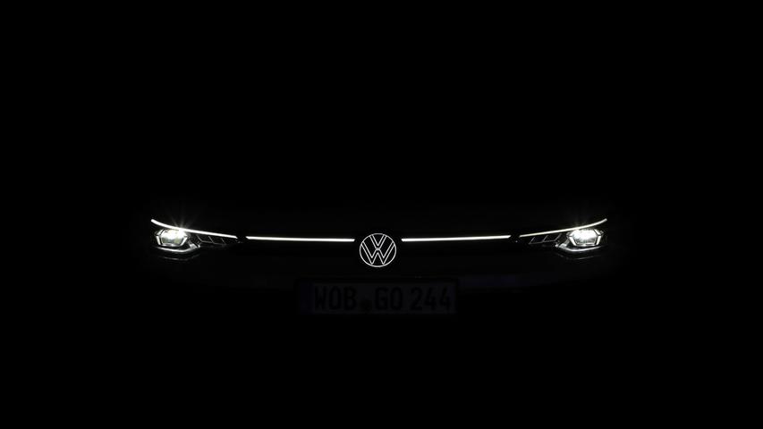 Das ist neu: LED-Querspange und beleuchtetes VW-Logo an der Front.
