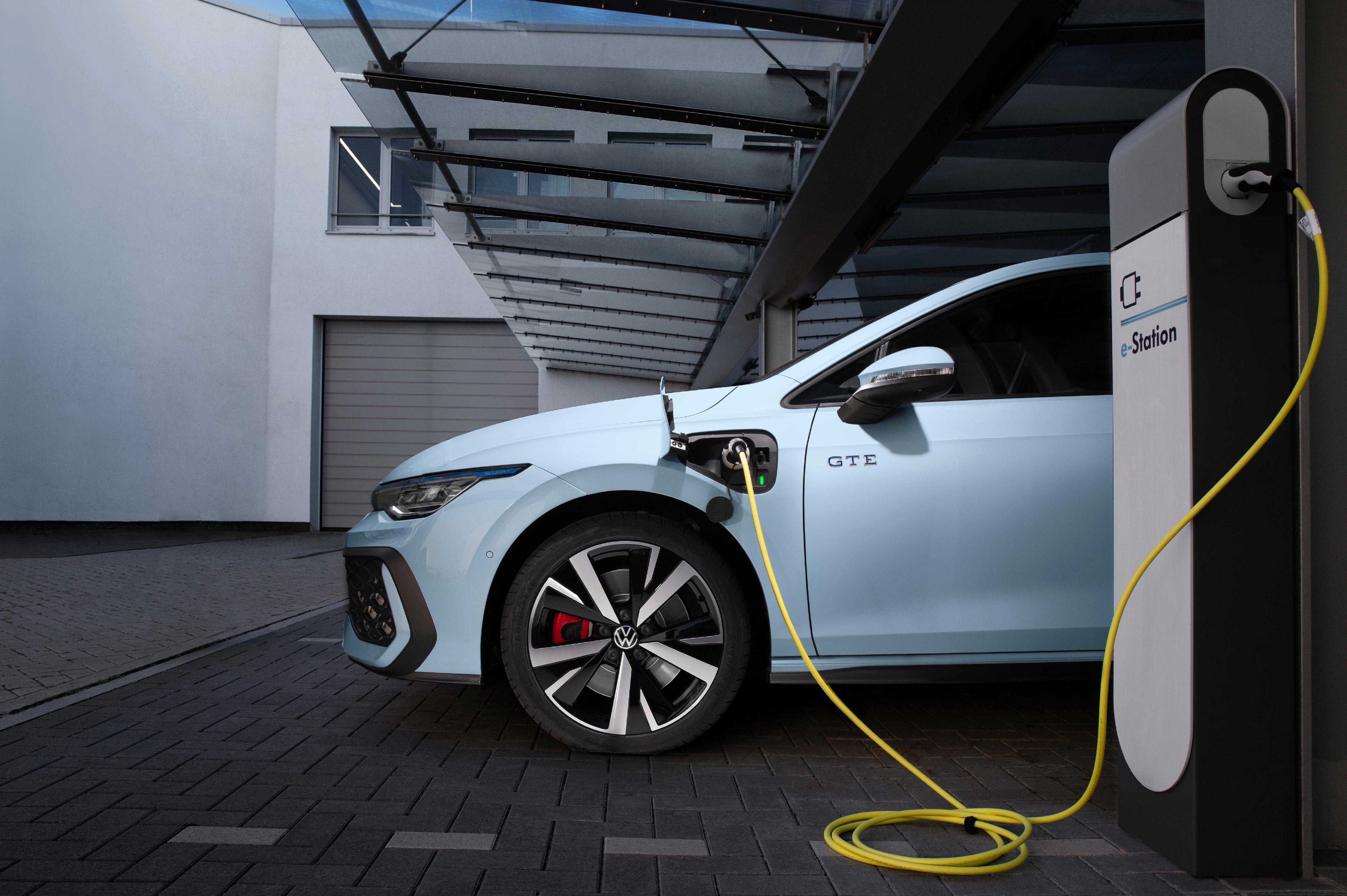 Auch Schnellladen ist bei e-Hybrid und GTE (Foto) möglich, konkret mit bis zu 50 kW.