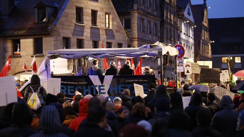 Mit Unterstützung aus Sport und Kultur: Demonstration gegen Rechts in Fürth