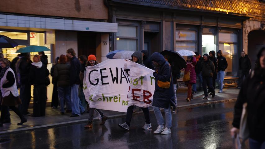 Mit Unterstützung aus Sport und Kultur: Demonstration gegen Rechts in Fürth
