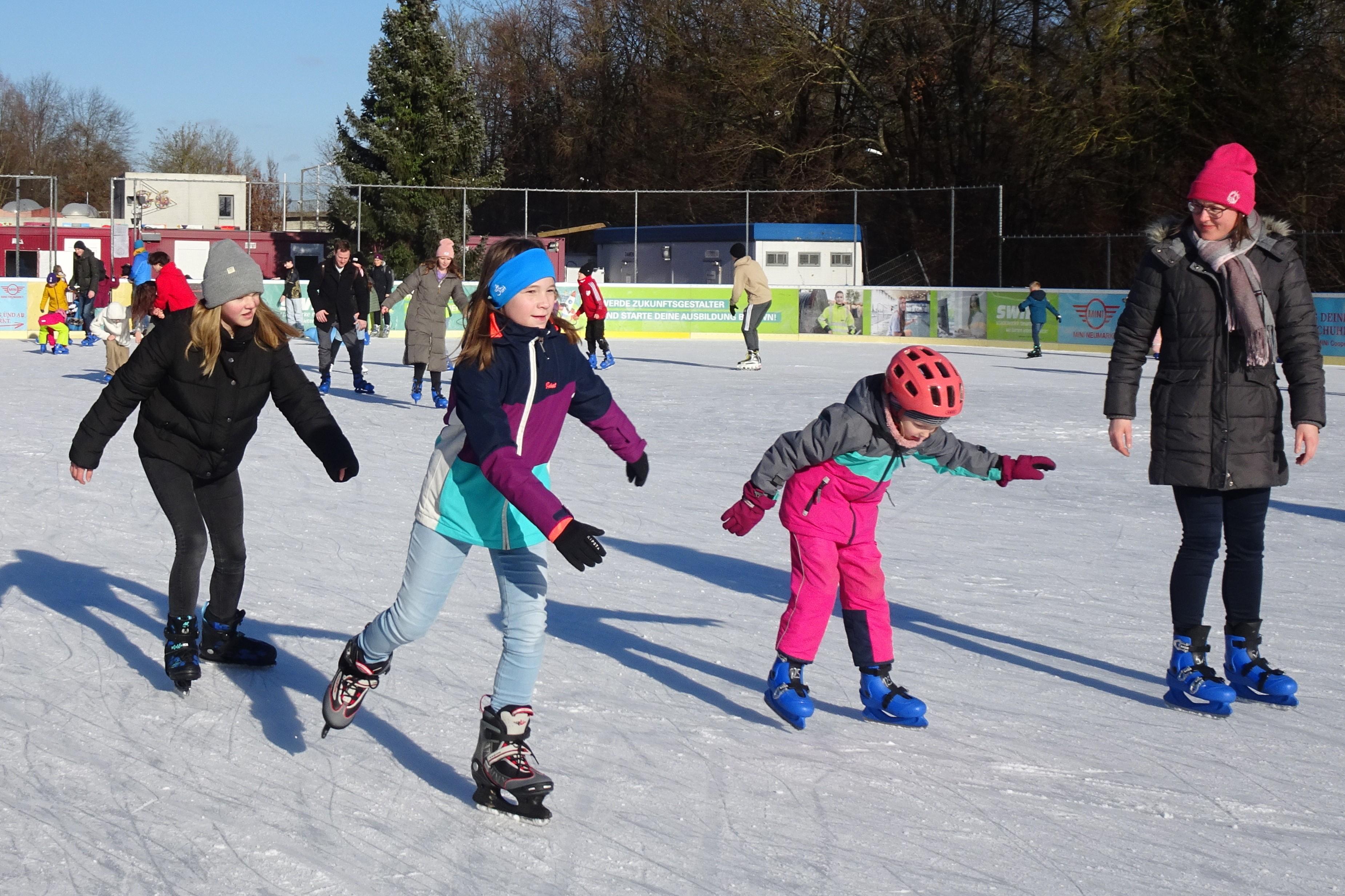 Wie Lange Geht Das Sommerhaus 2019 Schlittschuhlaufen auf echtem Eis bei fast 15 Grad: Wie lange geht das